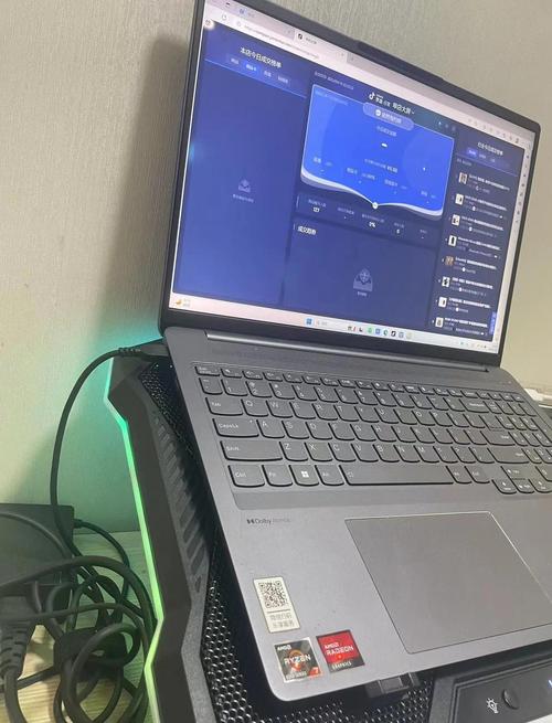 笔记本电脑发烫怎么办？矿泉水瓶冻冰垫底部散热