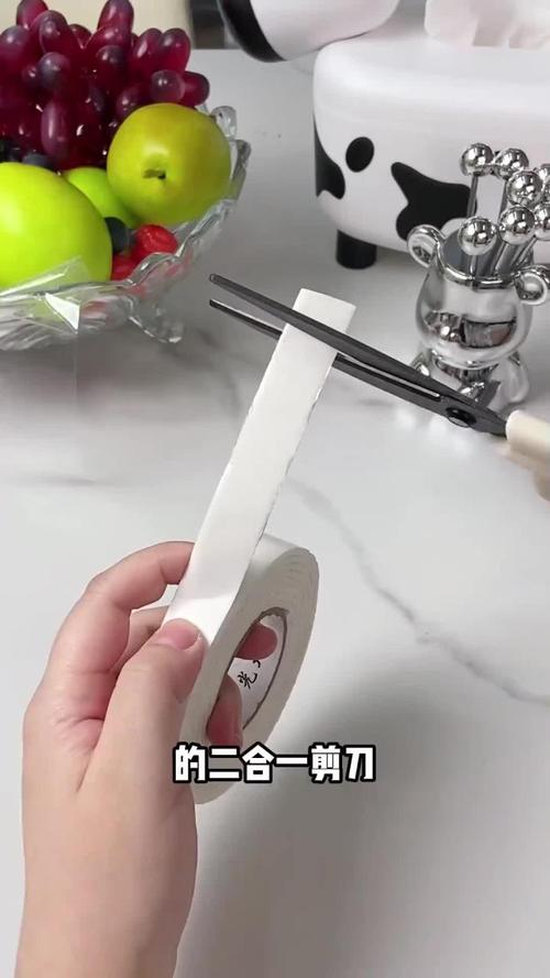 剪刀剪胶带不粘刃？涂点爽身粉！