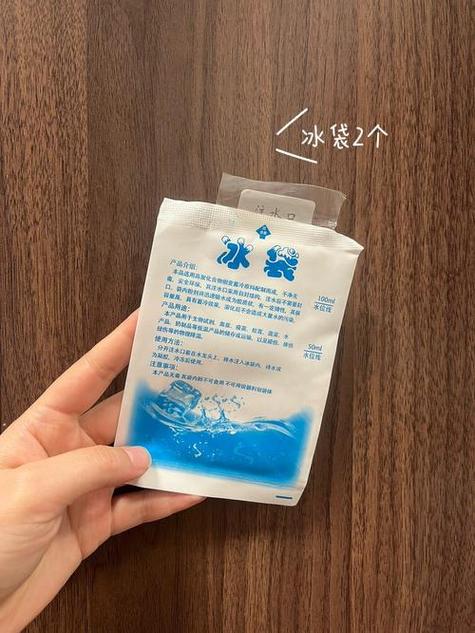 地毯口香糖黏住？冰袋冷冻后刮除！