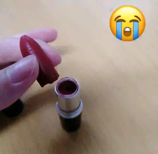 口红防断？冰箱冷藏后再使用！