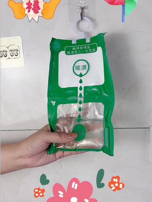 浴室镜子起雾?涂层牙膏+报纸擦拭,清晰无痕