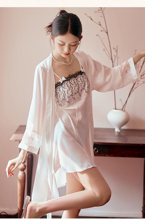 真丝睡裙勾丝处理？透明指甲油涂抹