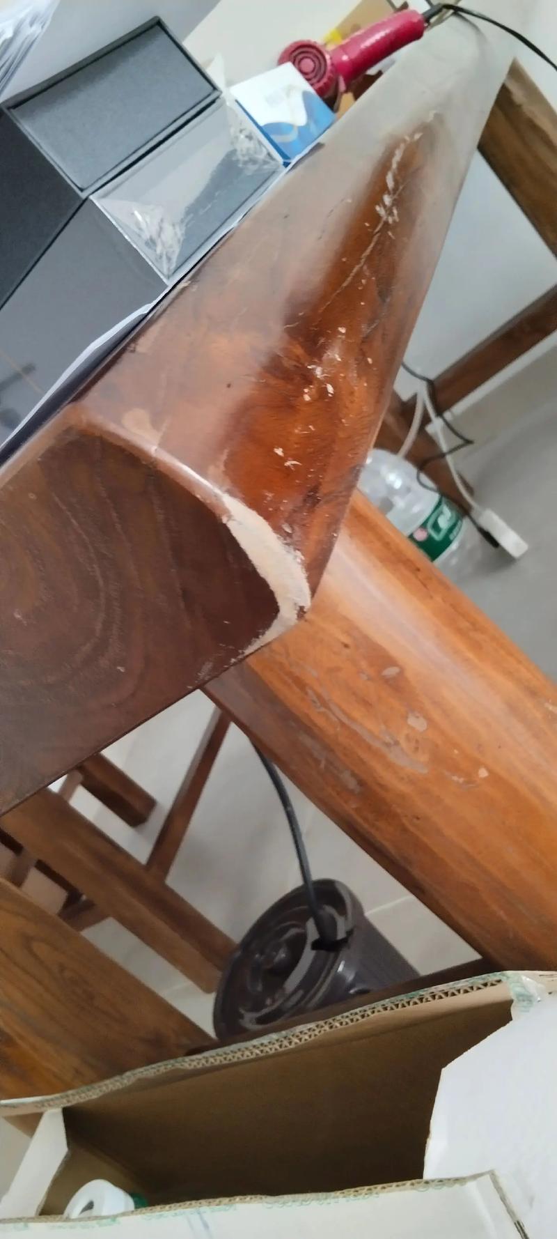 实木家具划痕修复?用核桃仁+棉布打磨,痕迹隐形