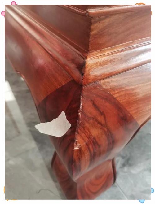 家具轻微刮痕？核桃仁涂抹掩盖！