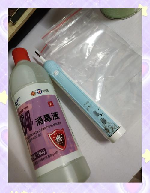 电动牙刷头清洁?小苏打水浸泡消毒!