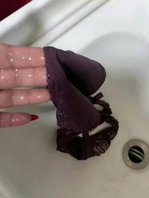 阳台洗衣机边角发霉?用柠檬汁喷一喷,霉斑瞬间脱落