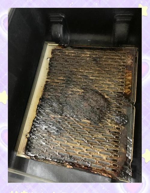 抽油烟机滤网油污厚如腊，用洗洁精泡不如试试这个土方法
