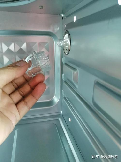 烤箱灯不亮？更换「耐高温灯泡」