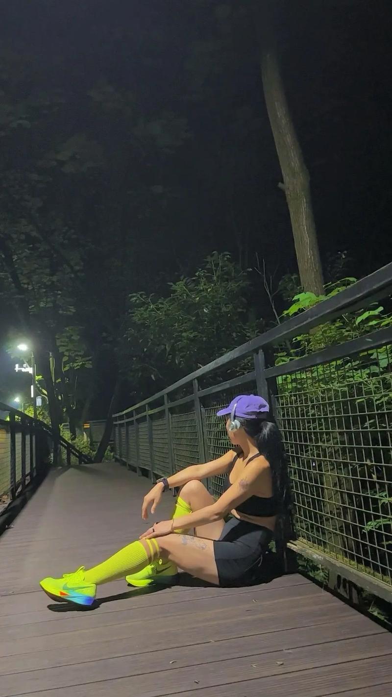 夜跑反光装备配置?光线反射系数