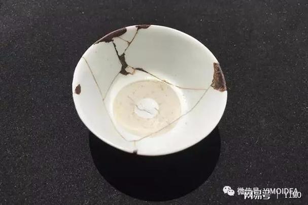 陶瓷碗缺口修补!AB 胶 + 金粉修复工艺