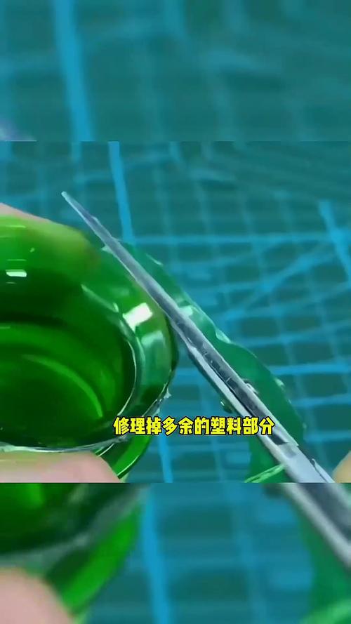 塑料瓶盖做手机支架?热熔「三角支撑」